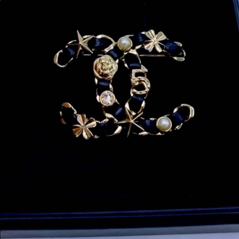 CHANEL brooch